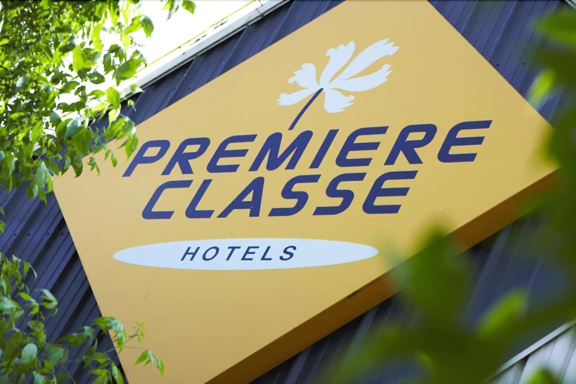 Classic Hotel - Fontenay-Tresigny Exterior photo